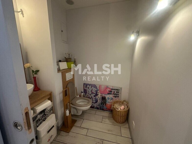 Retail in Lyon to rent - Interior Photo - Image 3 of 8