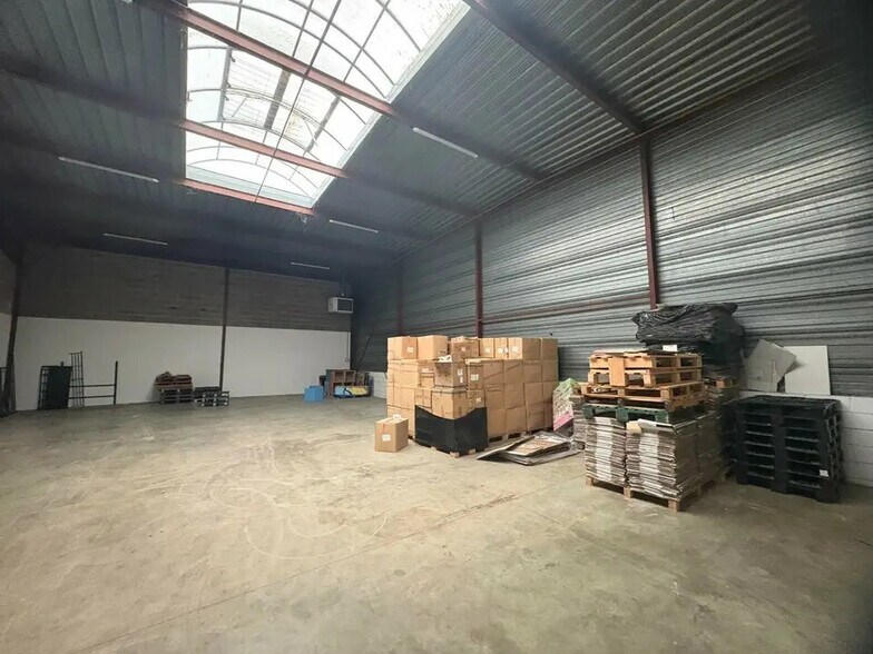 Light Industrial in Collégien to rent - Building Photo - Image 2 of 5