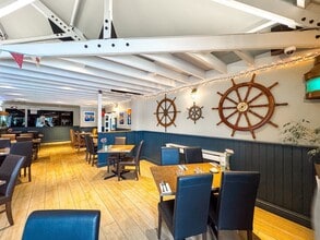 49 North Parade, Falmouth to rent Interior Photo- Image 1 of 7