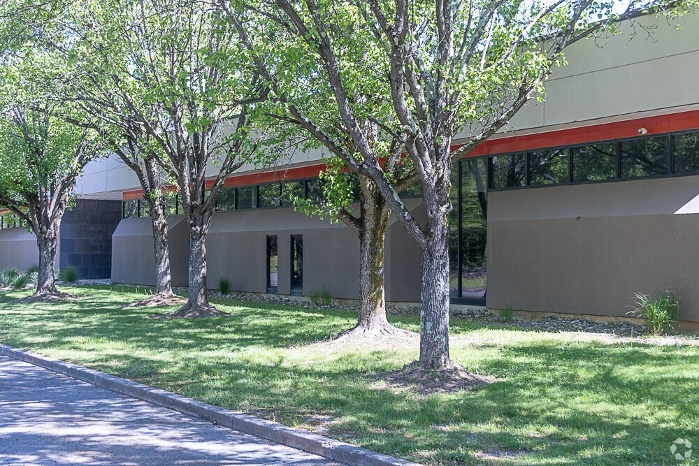 2000 Cornwall Rd, Monmouth Junction, NJ to rent Building Photo- Image 1 of 13