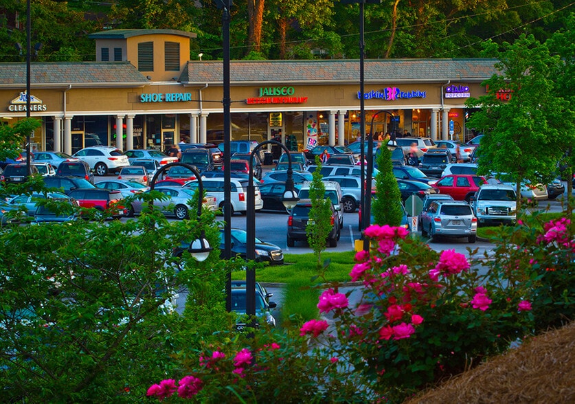 2333-2365 Peachtree Rd NE, Atlanta, GA to rent - Building Photo - Image 2 of 9