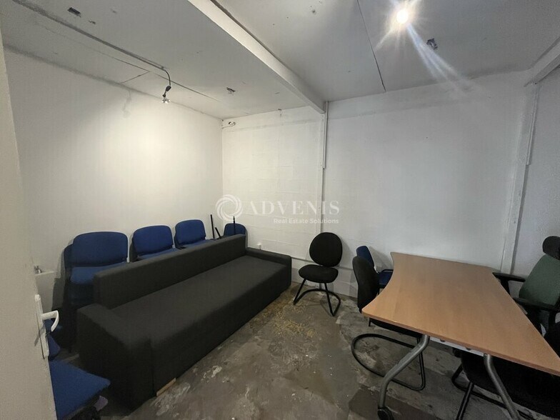 Light Industrial in Montreuil for sale - Interior Photo - Image 3 of 9