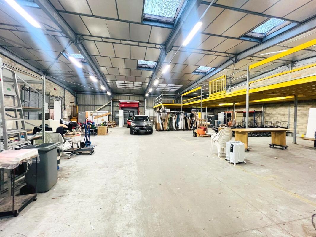 Light Industrial in Aulnay-sur-Mauldre for sale Building Photo- Image 1 of 7