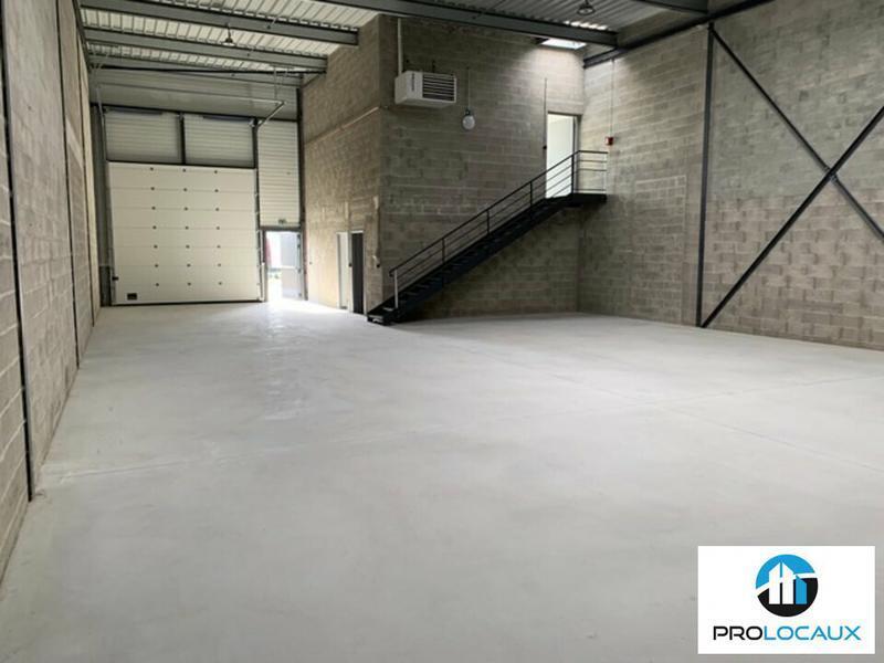 Light Industrial in Chambly to rent Interior Photo- Image 1 of 9
