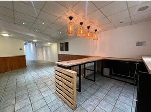 1-18 Church Arcade, Bedford to rent Interior Photo- Image 2 of 3