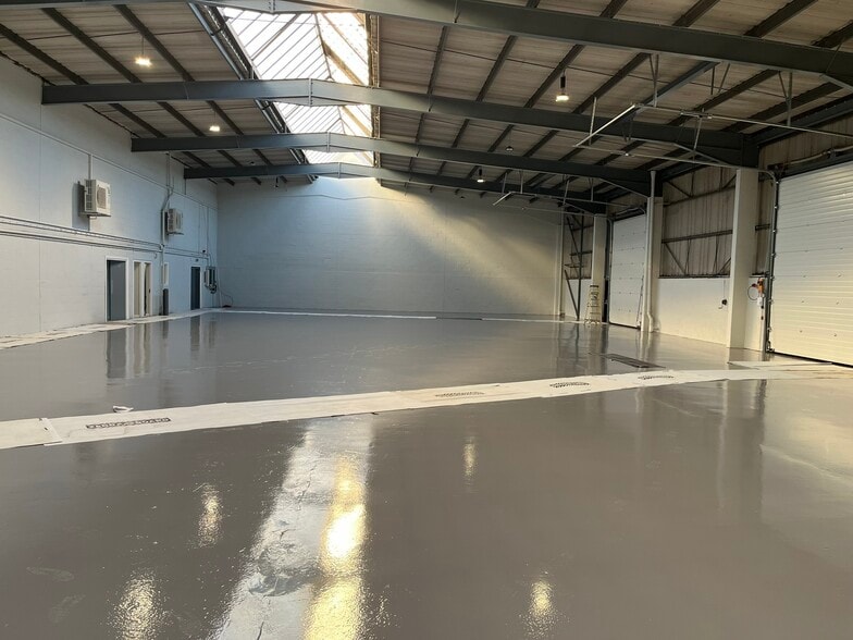 Stacey Bushes, Milton Keynes to rent - Building Photo - Image 3 of 5