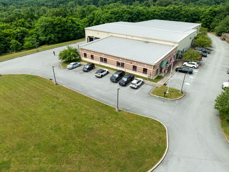 580 Industrial Dr, Lewisberry, PA for sale - Primary Photo - Image 1 of 13