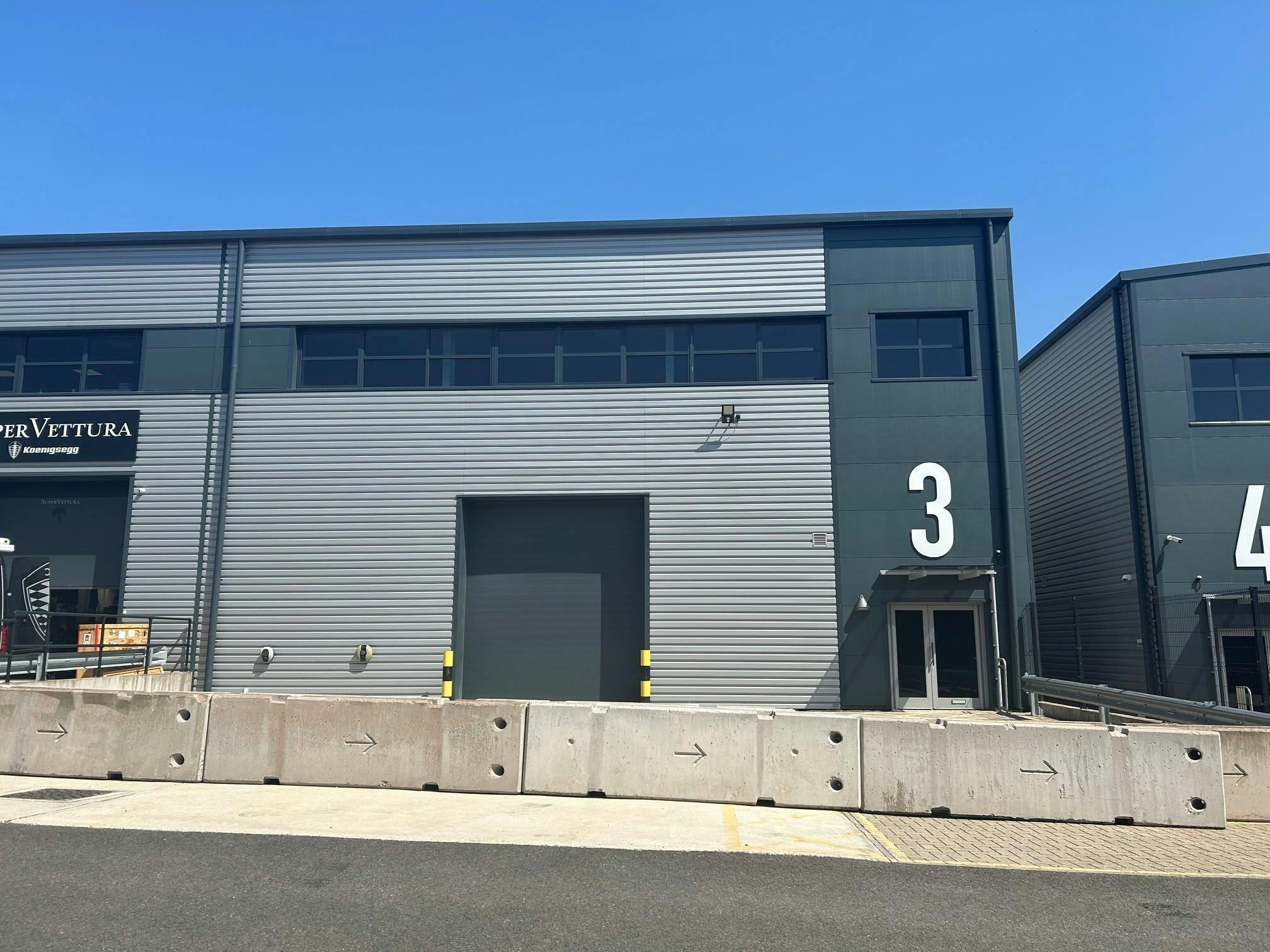 Ellesfield Av, Bracknell to rent Building Photo- Image 1 of 8
