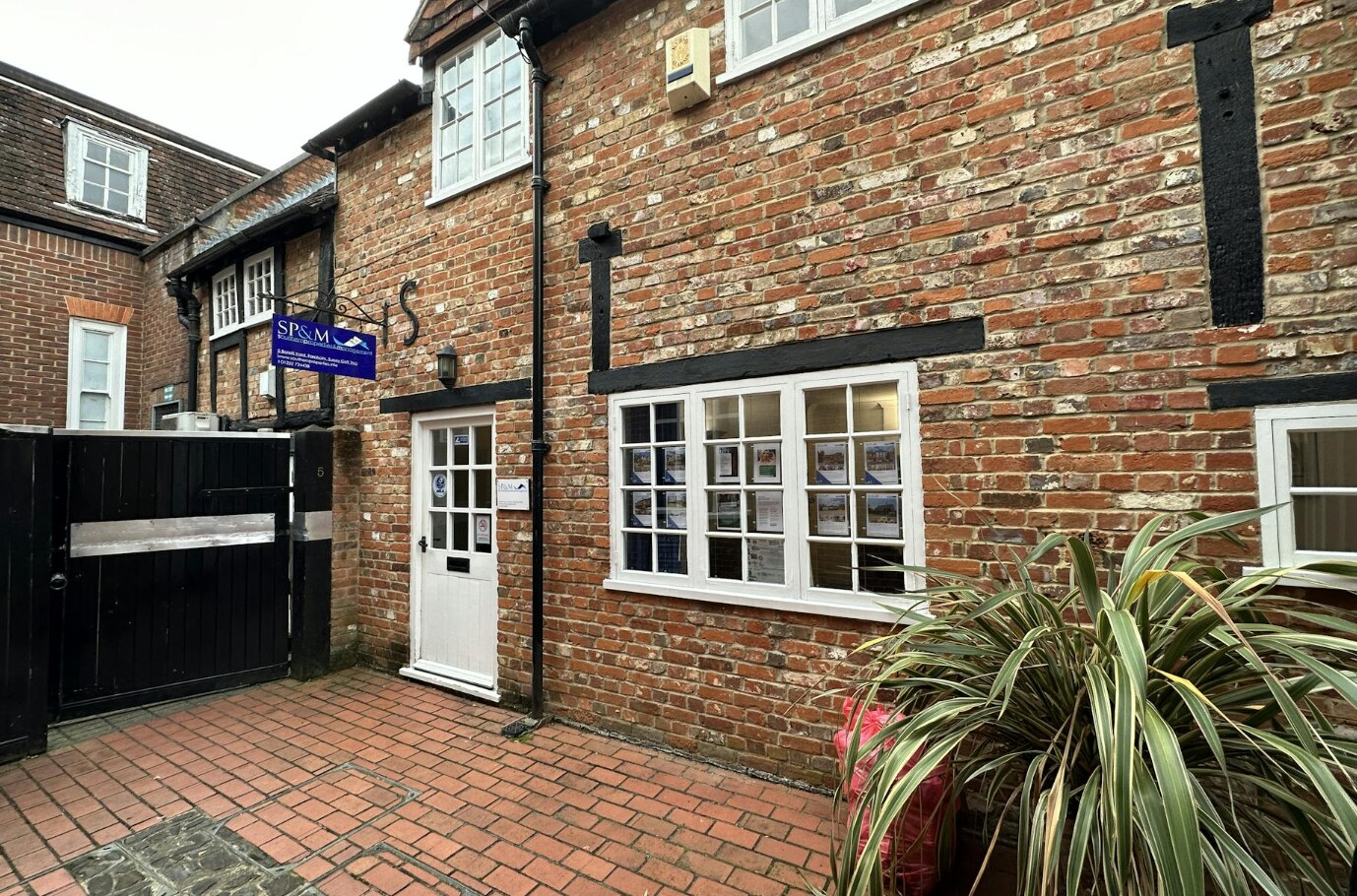 5 Borelli Yard, Farnham for sale Primary Photo- Image 1 of 1