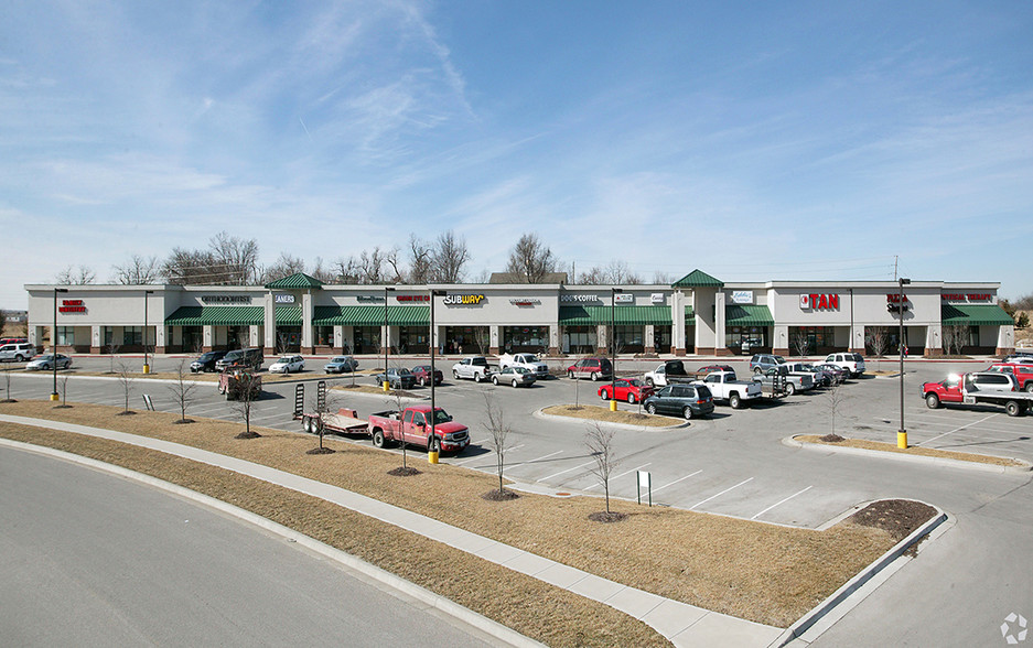 3500-3568 SW Market St, Lees Summit, MO for rent - Building Photo - Image 1 of 6