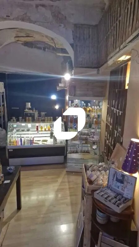 Retail in Montpellier to rent Interior Photo- Image 1 of 8