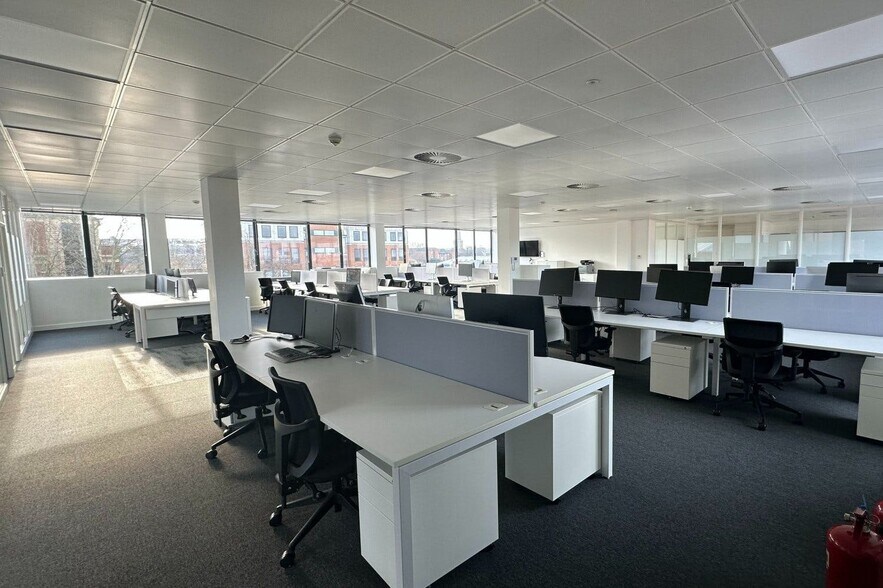 3 Queens Rd, Reading to rent - Building Photo - Image 2 of 7