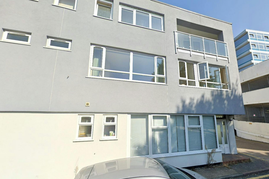 34-36 Tolworth Clos, Surbiton for rent - Building Photo - Image 1 of 2