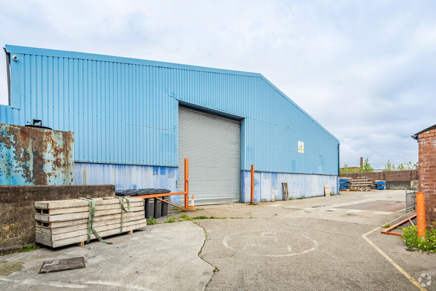 Campbell St, Preston to rent - Building Photo - Image 3 of 4