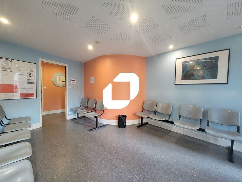 Office in Viry-Châtillon for sale Building Photo- Image 1 of 17
