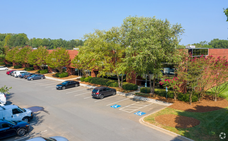 6601 Northpark Blvd, Charlotte, NC for rent - Primary Photo - Image 1 of 1