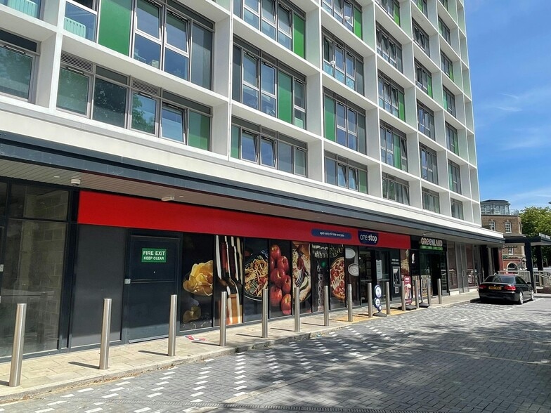 38-42 The Hard, Portsmouth to rent - Building Photo - Image 2 of 5