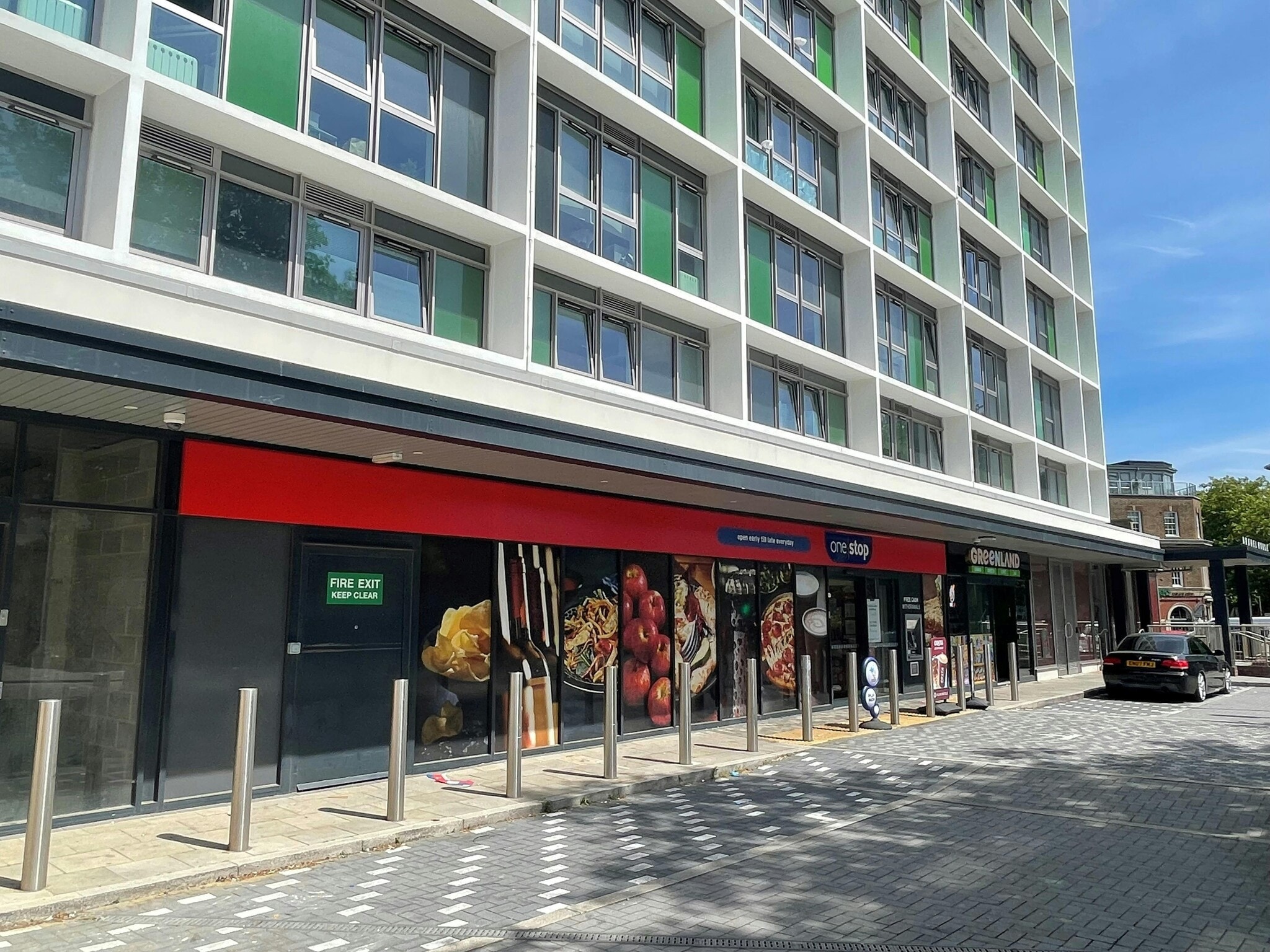 42 The Hard, Portsmouth to rent Building Photo- Image 1 of 5