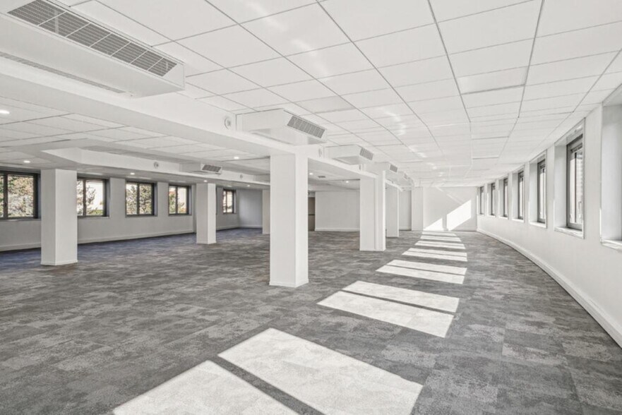 Office in Lyon to rent - Interior Photo - Image 1 of 9