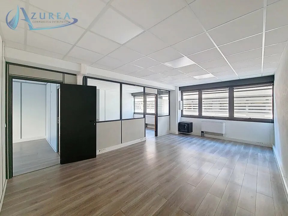 Location Bureaux 68 m² - Photo 1