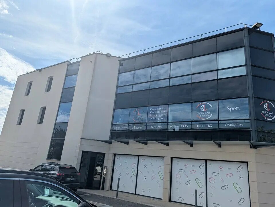 Location Bureaux 145 m² - Photo 1