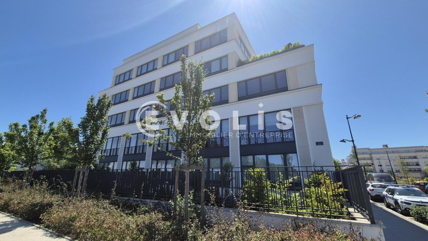 Office in Chessy to rent Building Photo- Image 1 of 9