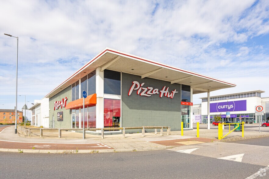 Clive Sullivan Way, Hull to rent - Building Photo - Image 3 of 3