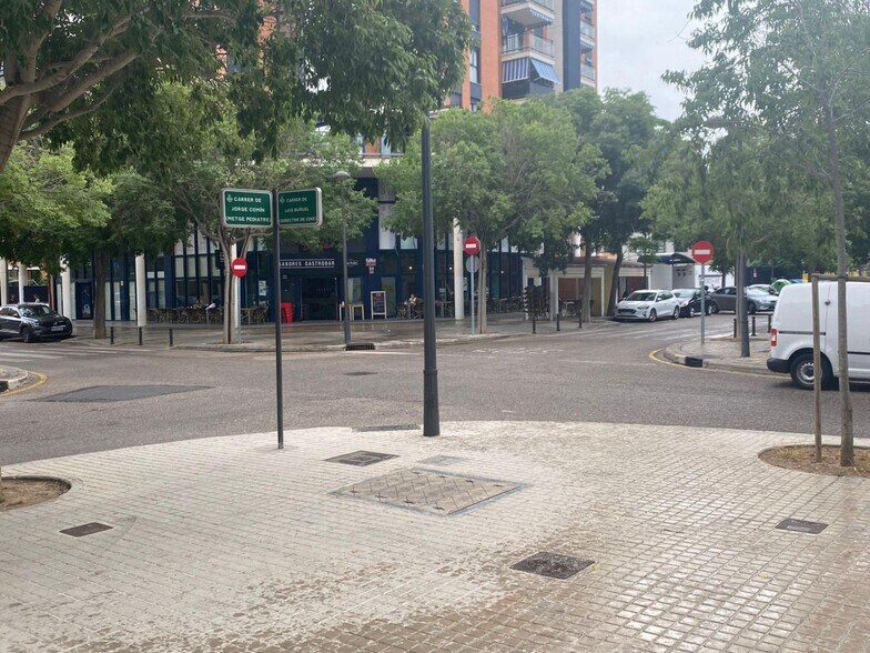 Retail in València, Valencia for sale - Building Photo - Image 2 of 8