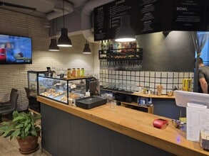 Retail in Barcelona, Barcelona to rent Interior Photo- Image 2 of 11