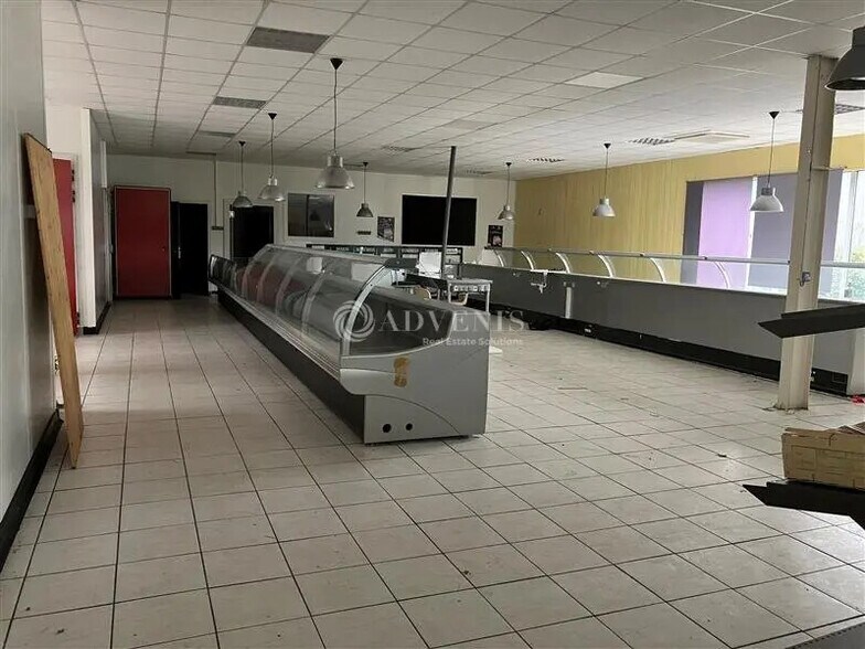 Retail in Bourges for sale - Interior Photo - Image 3 of 5