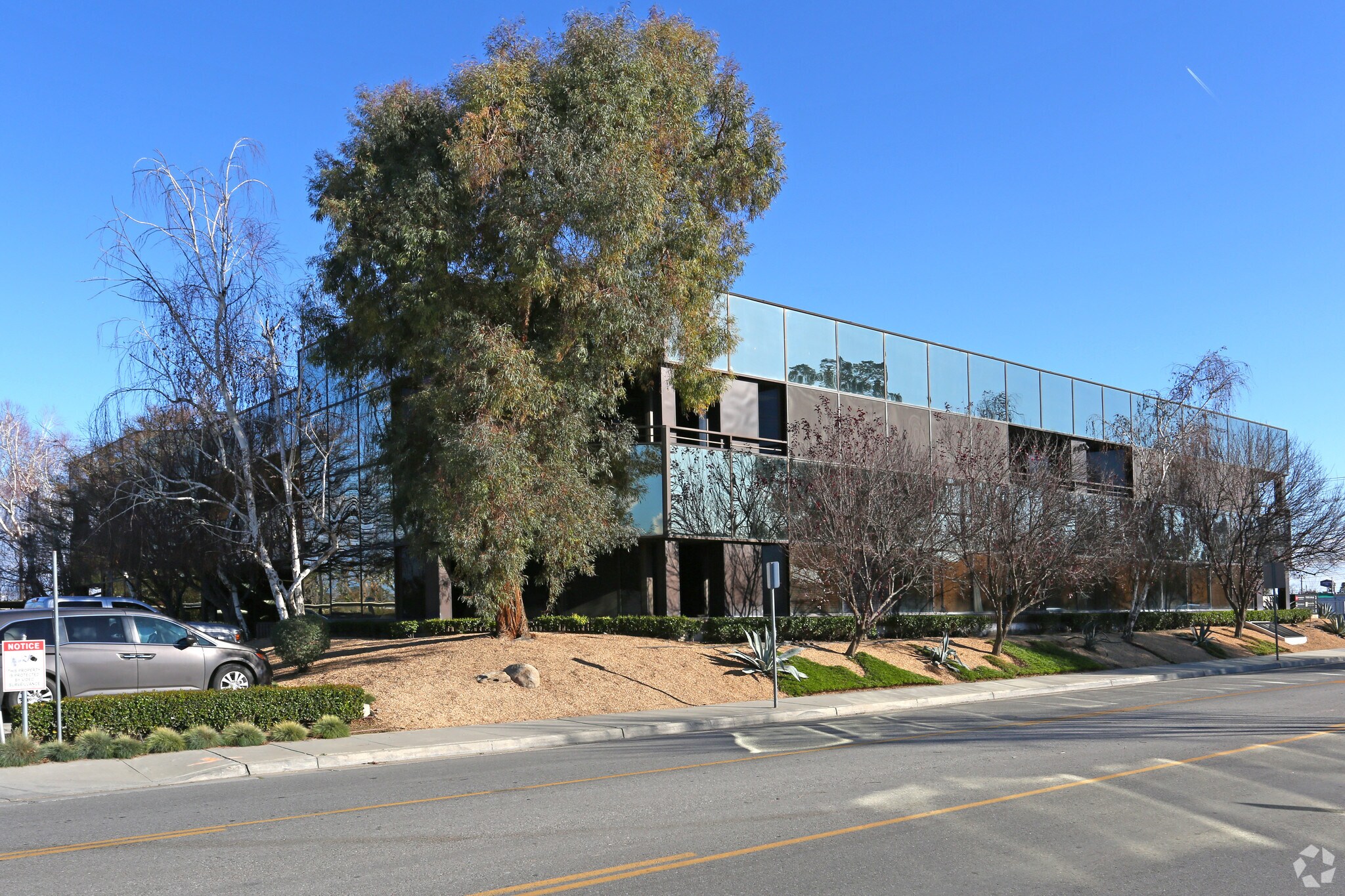 3434 Truxtun Ave, Bakersfield, CA to rent Building Photo- Image 1 of 6