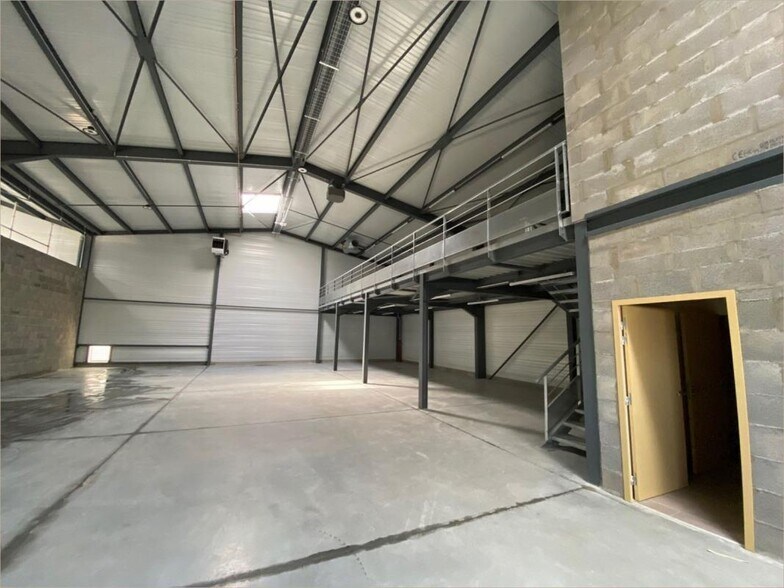 20-26 Rue Marius Grosso, Vaulx-en-Velin to rent - Interior Photo - Image 3 of 20