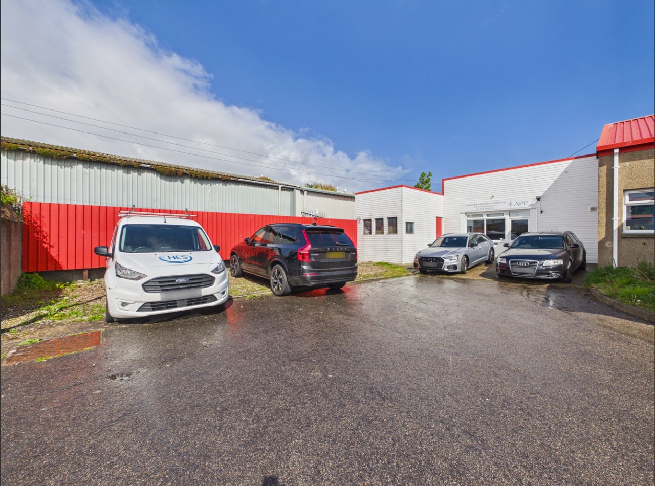 2 Perimeter Rd, Elgin to rent Primary Photo- Image 1 of 2
