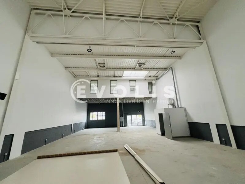 Office in Vaux-le-Pénil to rent Interior Photo- Image 1 of 5