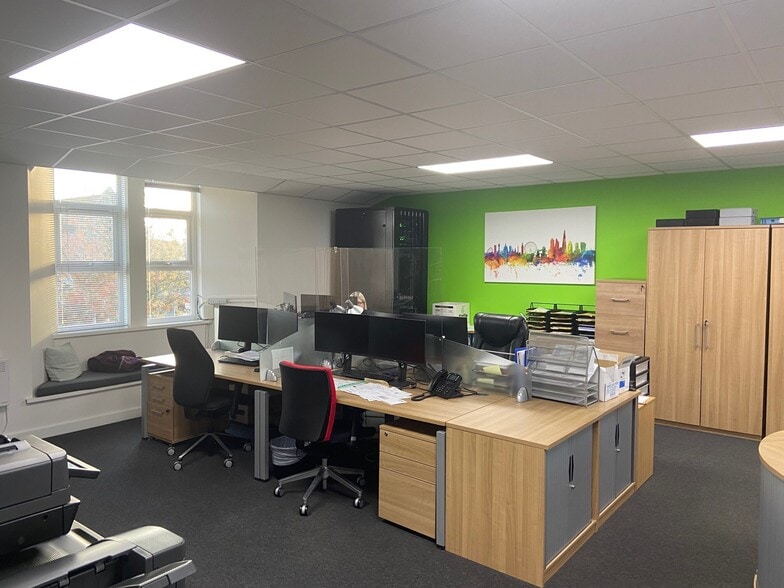 25-31 Boulevard, Weston Super Mare to rent - Building Photo - Image 2 of 16