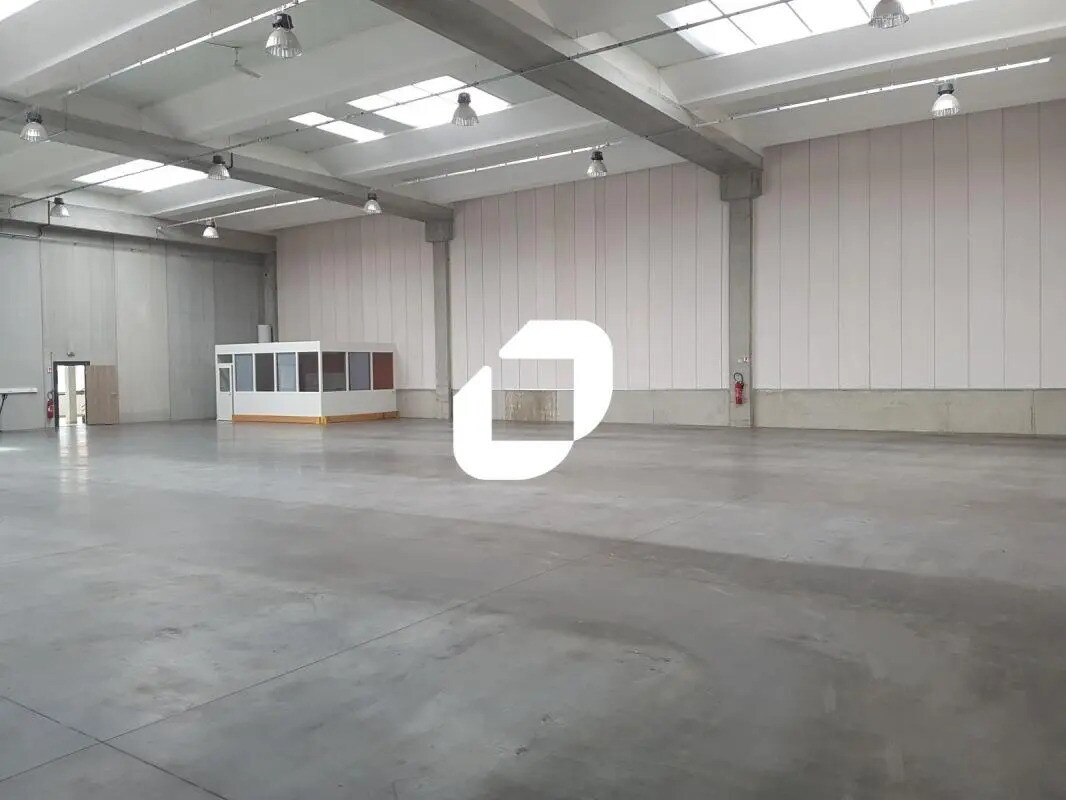 Office in Meyzieu to rent Interior Photo- Image 1 of 9