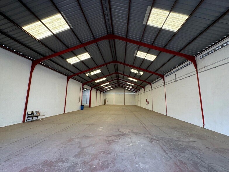 Industrial in Madrid, Madrid to rent - Building Photo - Image 3 of 9