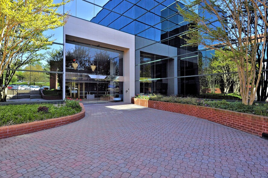 7600 Leesburg Pike, Falls Church, VA for sale - Building Photo - Image 1 of 1