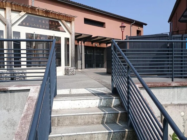 Location Commerce 160 m²