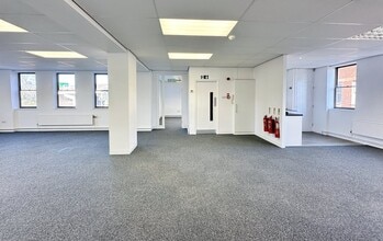 Stockport Rd, Altrincham to rent Interior Photo- Image 2 of 5