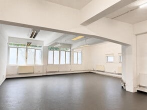 52-56 Pritchards Rd, London to rent Interior Photo- Image 2 of 2