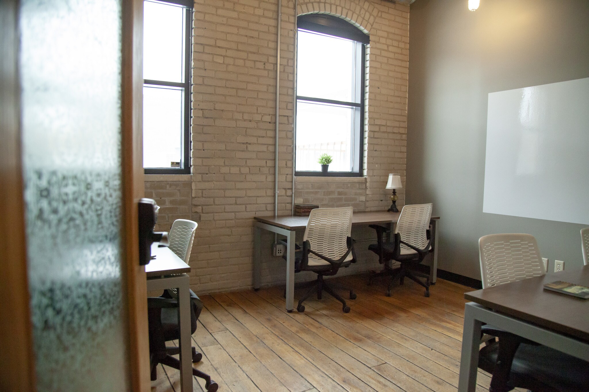 1400 NE Van Buren St, Minneapolis, MN to rent Interior Photo- Image 1 of 3