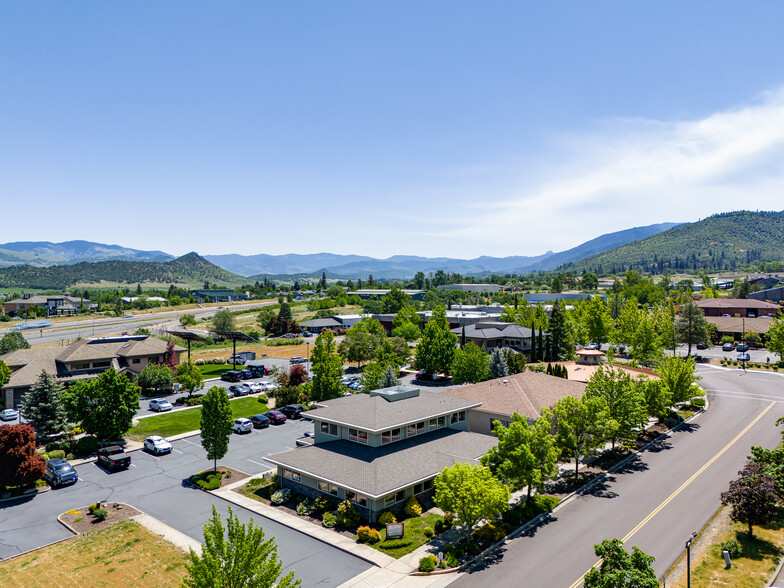 518 Washington St, Ashland, OR for rent - Building Photo - Image 3 of 11