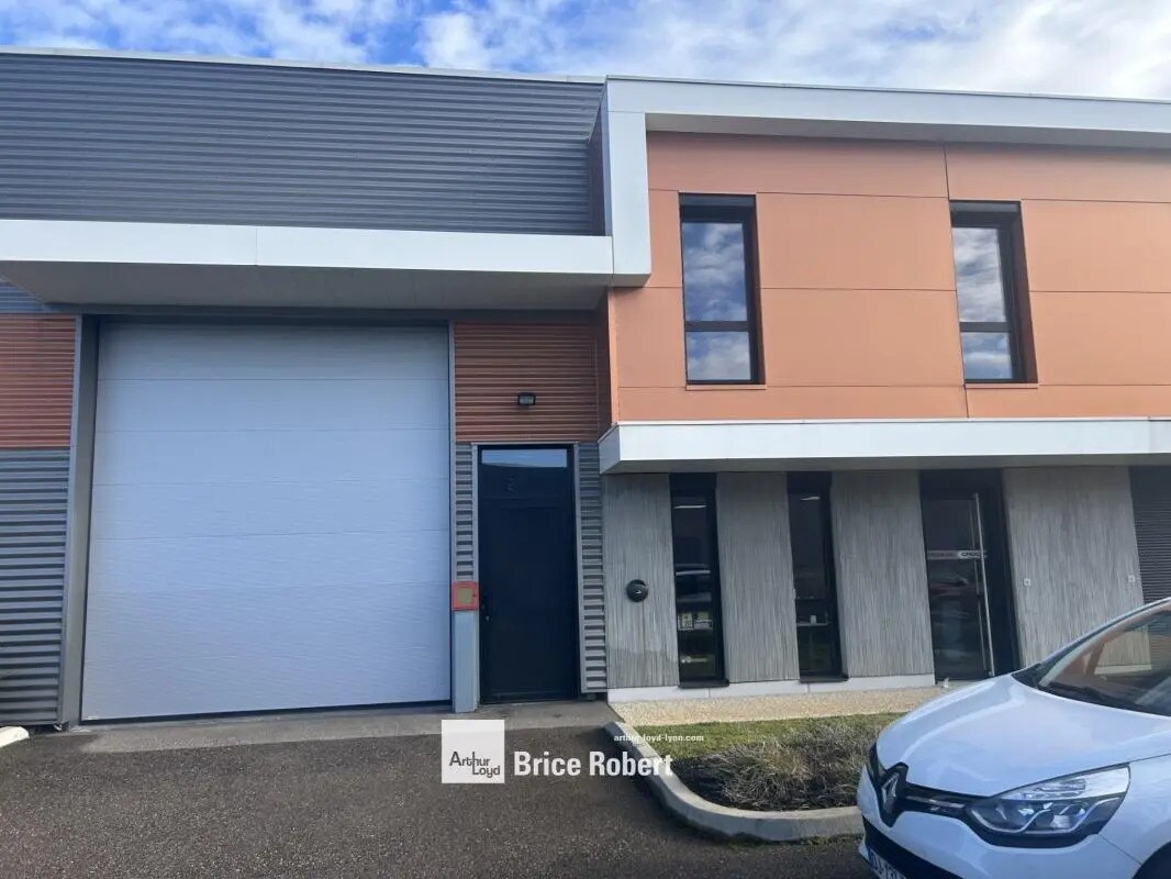 Light Industrial in Meyzieu to rent Building Photo- Image 1 of 7