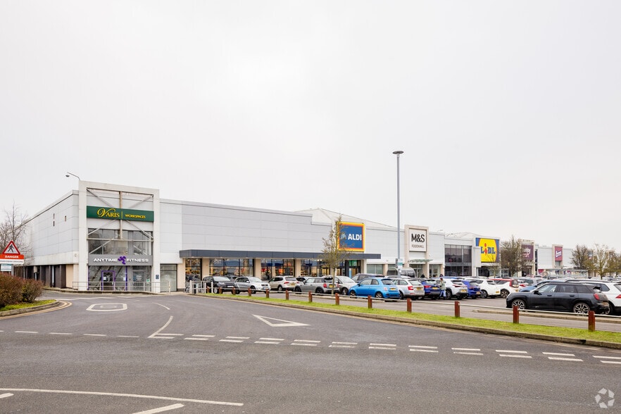 Theobald St, Borehamwood to rent - Building Photo - Image 1 of 3