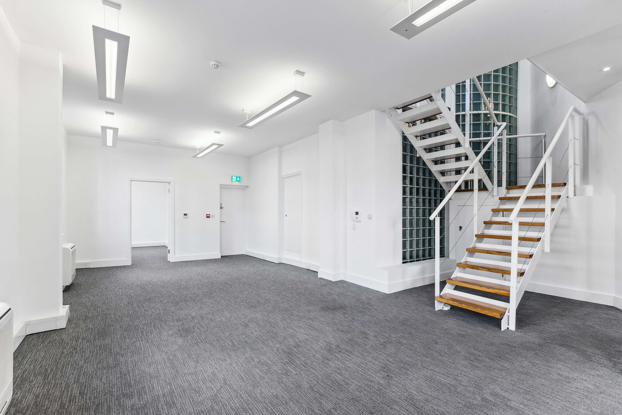 7-8 Lyric Sq, London to rent Interior Photo- Image 1 of 7