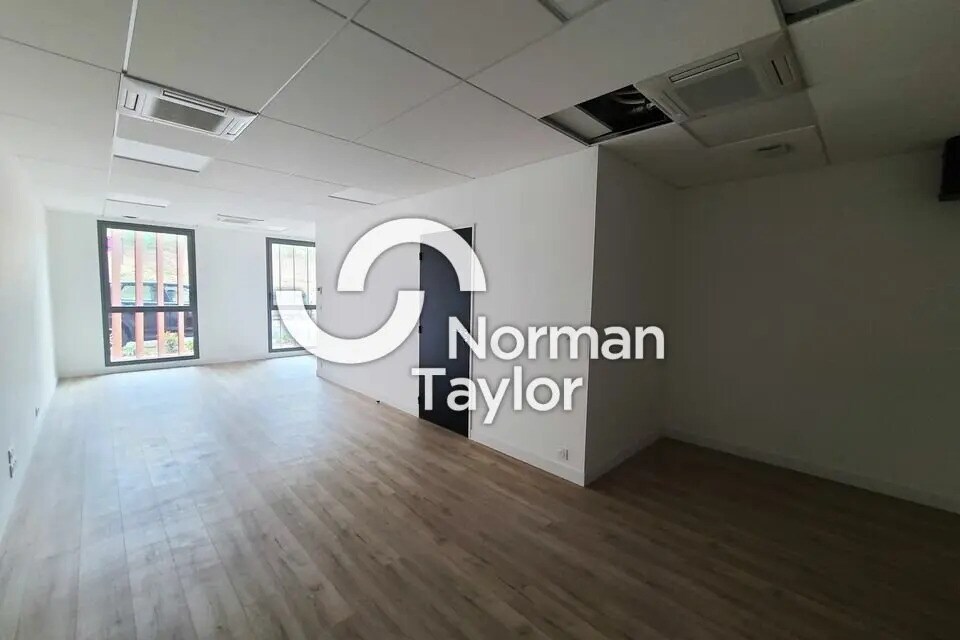 Office in Biarritz to rent Interior Photo- Image 1 of 7