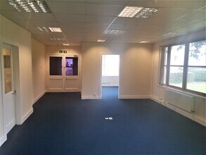 7-11 Melville Ter, Stirling to rent Interior Photo- Image 2 of 2