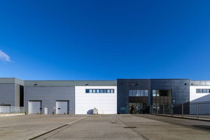 Jubilee Av, London to rent - Building Photo - Image 3 of 9