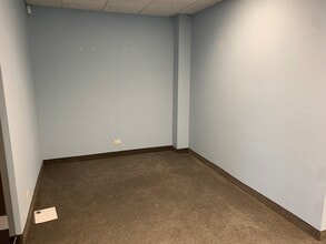800 E Northwest Hwy, Palatine, IL to rent Interior Photo- Image 2 of 11